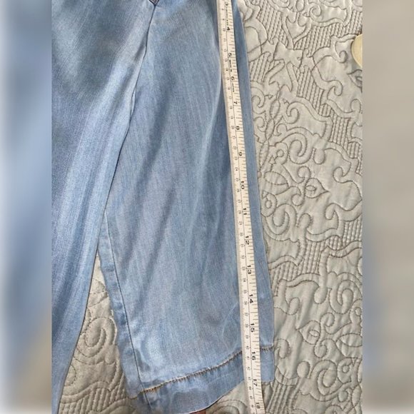 Soft, comfy denim-style shirt w/flared bottom, size Medium - Picture 6 of 7